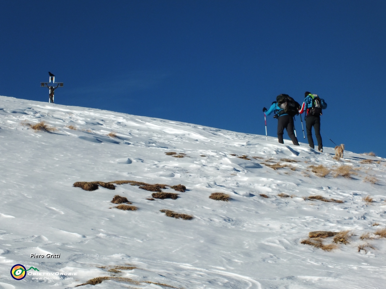 49 la neve aumenta, ma non si affonda....JPG